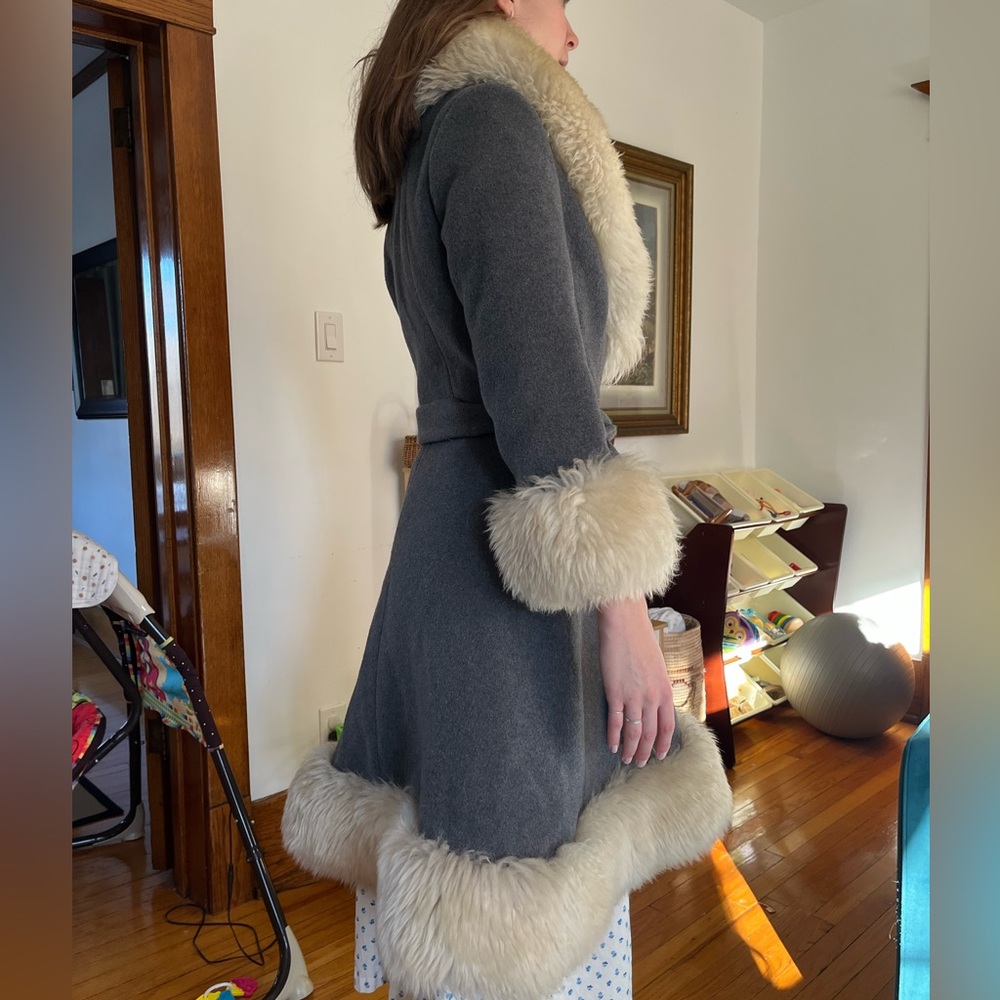 SOLD Lilli Ann vintage 100% wool and sheepskin Princess/swing style wrap coat - Picture 2 of 14